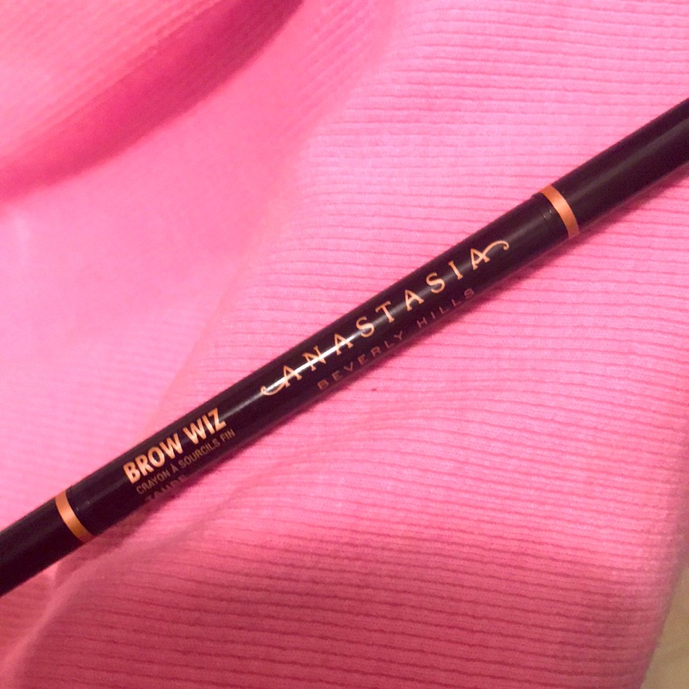 Anastasia Beverly Hills brow wiz used once color taupe